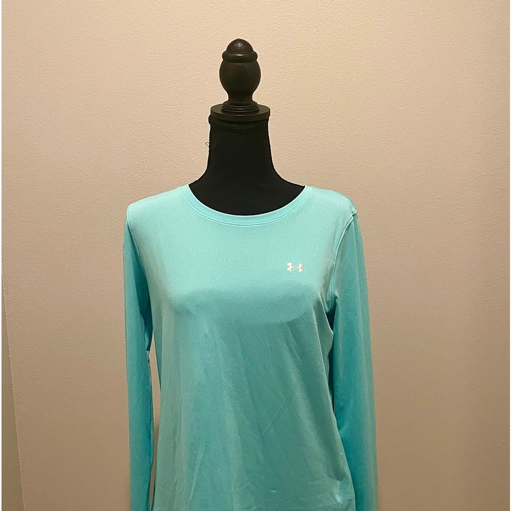 women’s medium  UA long sleeve training shirt